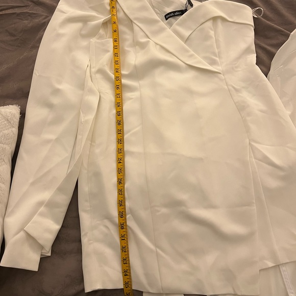 Stunning Lavish Alice cape Dress - Picture 3 of 7